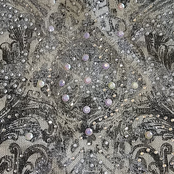 Angeles & Diamonds 3/4 sleeve top. - Picture 4 of 5